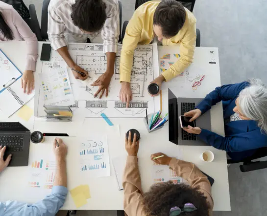 menschen-die-als-teamunternehmen-arbeiten